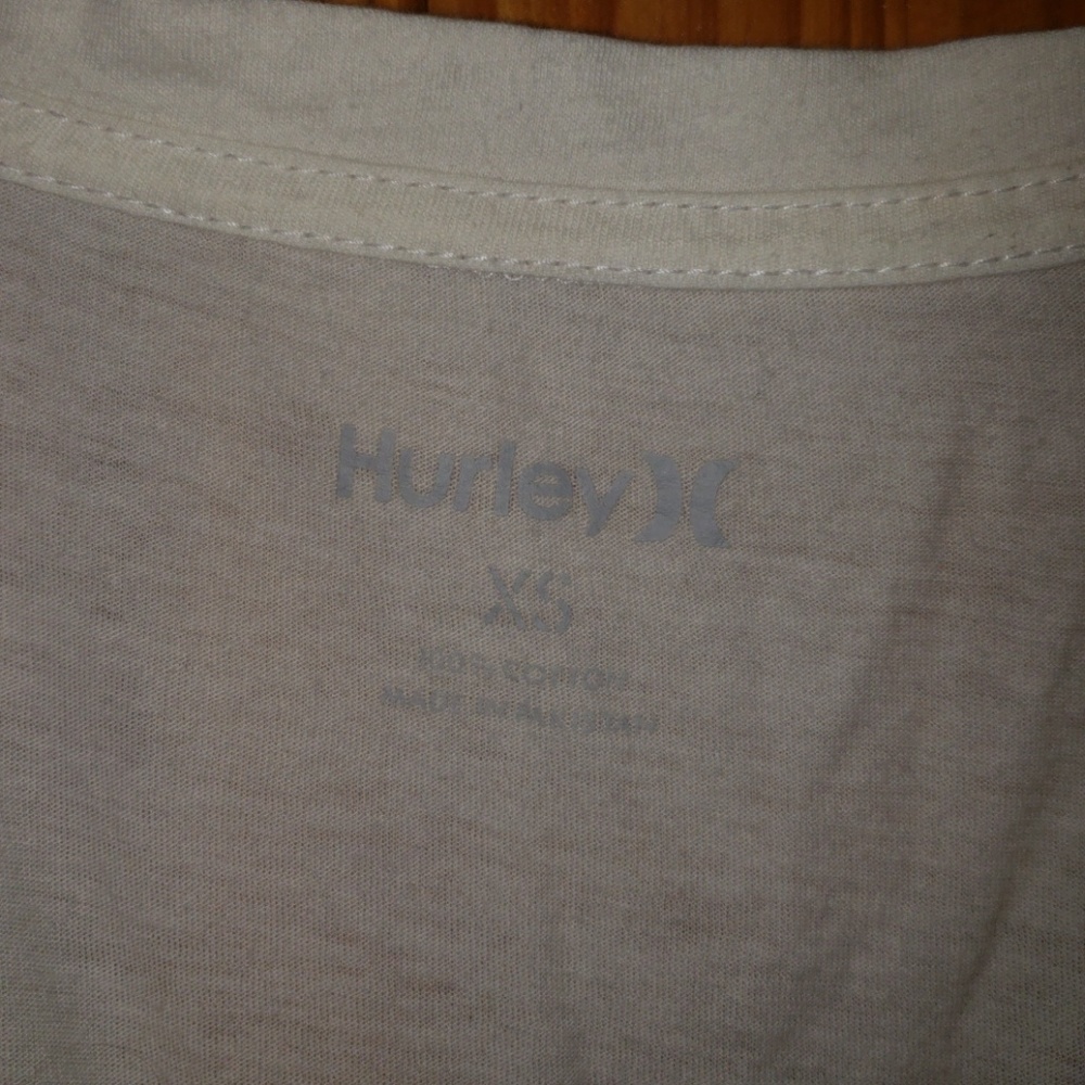LN Hurley Vneck Tshirt - Picture 3 of 3